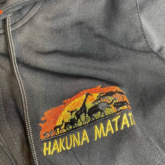 UNBRANDED Lion King Disney Hakuna Matata Black Zip Up Jacket Safari Medium Youth - Picture 2 of 3